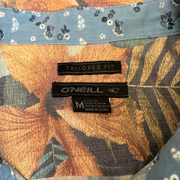 O’Neill Men’s M Tailored Fit Floral Button Down Short Sleeve Shirt - Picture 2 of 6